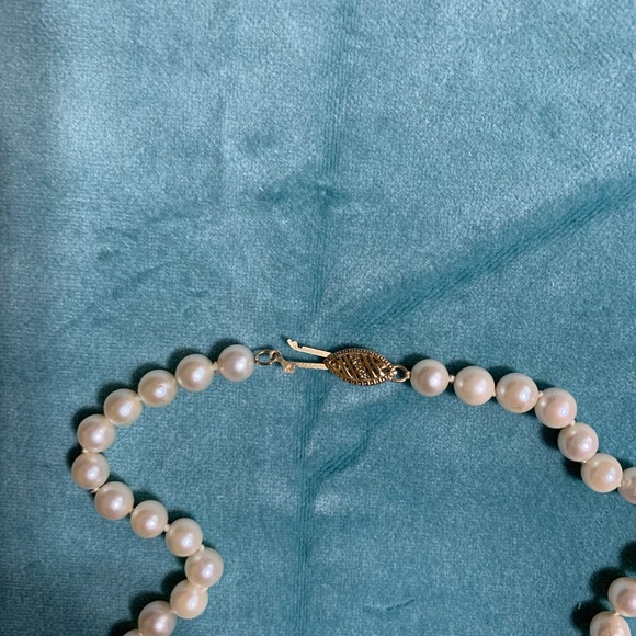 Pearl Necklace, bracelet and earring set - Picture 2 of 6